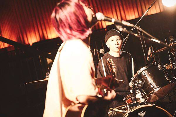 鈴木実貴子ズ、"物販未着"、“弦が切れる”などのトラブルを乗り越え、バンド史上最大規模ワンマンが大団円！【オフィシャルレポート】