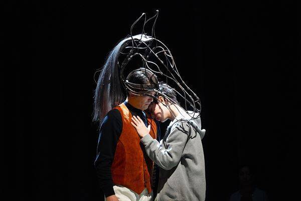 織山尚大、3年ぶり主演舞台『エクウス』開幕　初の東京グローブ座は「歴史を感じる素敵な劇場」