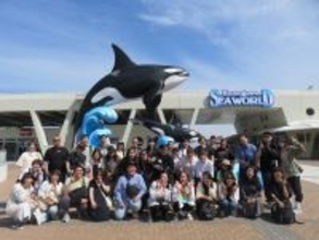 レイザーラモンRG、51歳誕生日前夜に「あるある」全開！ ファンサプライズに感激のバスツアーオフィシャルレポート