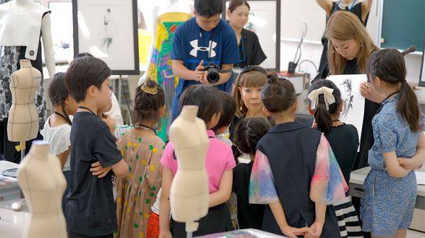 コシノヒロコ過去最大規模の展覧会が東京都現代美術館で開催　コレクション作品のほか絵画など多彩な表現が一堂に