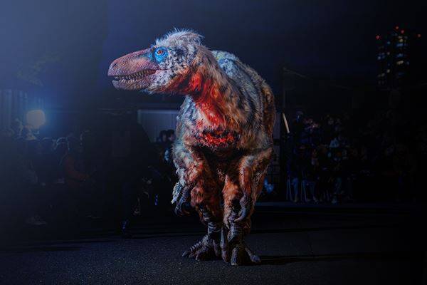 18歳以上限定！超絶リアルな恐竜がランウェイに『DINOSAUR RUNWAY』秋葉原で開催