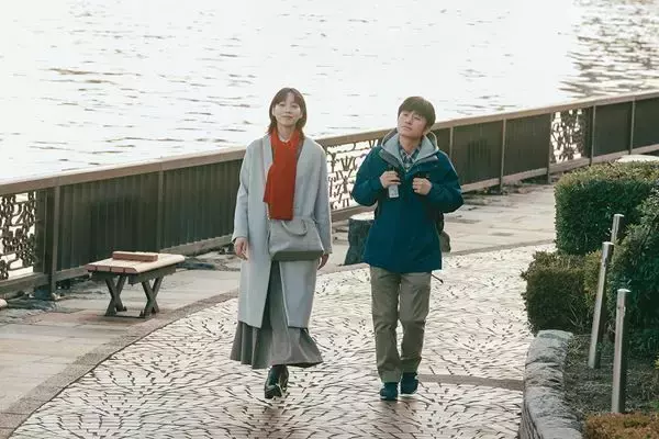 安田章大×のん『平行と垂直』兄妹の日常と転機を捉えた場面写真4点が解禁