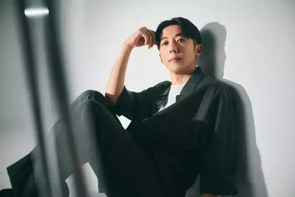 高橋一生が今、思うこと「世間のイメージに逆らい続けることが、消費に抗う最善の方法」