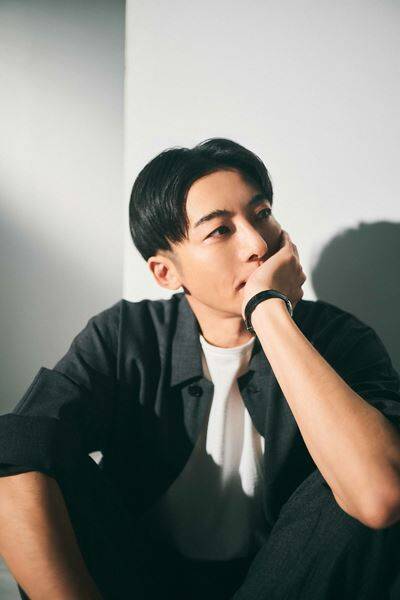 高橋一生が今、思うこと「世間のイメージに逆らい続けることが、消費に抗う最善の方法」