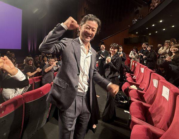 岸井ゆきの初カンヌで感涙！ 映画『すべて真夜中の恋人たち』4分間のスタオベに浅野忠信も歓喜