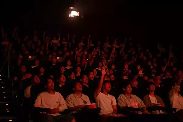 SUPER BEAVERのライブ＆ドキュメンタリー映画、応援上映で映画館がライブハウスに！