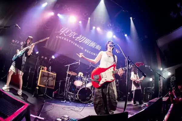 東京初期衝動、メジャーデビュー後初となるワンマンライブをレポート「今、君に会いに来ました！」