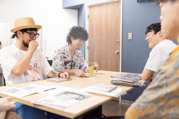 DENIMS×ジュースごくごく倶楽部「ロングコートダディの単独ライブで言ってくださった言葉はめっちゃ支えになっている」