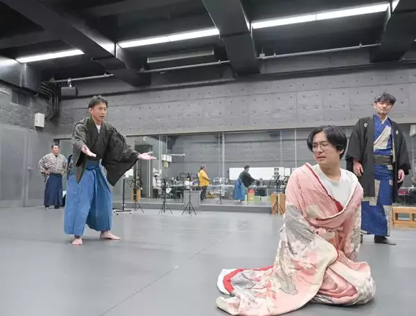 義太夫、黒御簾音楽が彩る花組芝居、25年ぶりの泉鏡花作品新作『陽炎座』