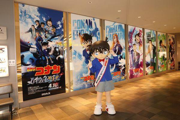 コナンが横浜・桜木町にサプライズ降臨！『ハイウェイの堕天使』特別号外配布にファン大行列