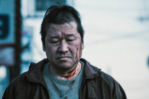 佐藤二朗の右手に注目！ 映画『名無し』ポスター＆場面写真を一挙公開