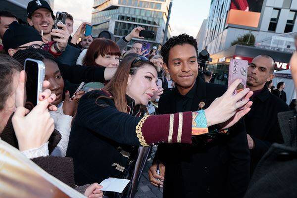 映画『Michael／マイケル』世界初上映で観客総立ちの熱狂！ 米倉涼子も驚愕「本物のマイケルがいた」