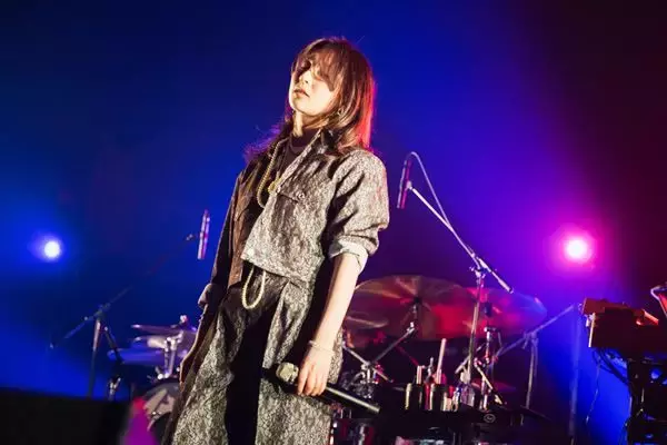 家入レオ、デビュー記念日にFCライブ『家入レオ FANCLUB LIVE 2026 〜PIZZA 8〜』開催　特別な夜に全国ツアーの発表も！【オフィシャルレポート】