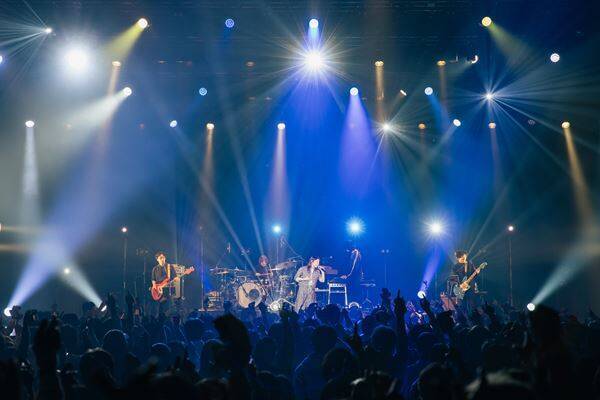 家入レオ、デビュー記念日にFCライブ『家入レオ FANCLUB LIVE 2026 〜PIZZA 8〜』開催　特別な夜に全国ツアーの発表も！【オフィシャルレポート】