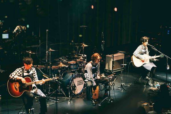 NARITA THOMAS SIMPSON、全22公演のビルボードツアー完⾛！ゲストに相川七瀬、岡本健⼀がサプライズ出演【オフィシャルレポート】
