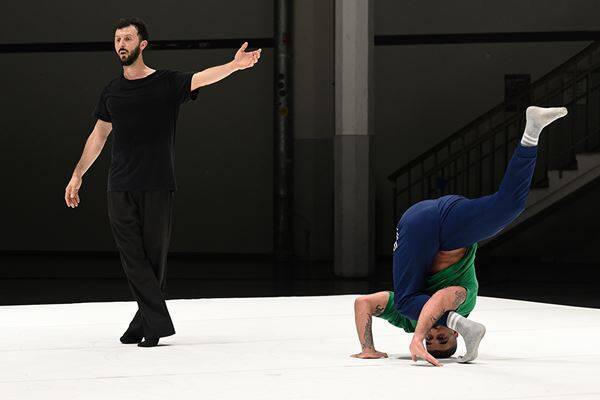 フォークダンス、ヒップホップ、バレエ──多彩なバックグラウンドが交差する『フレンズ・オブ・フォーサイス』