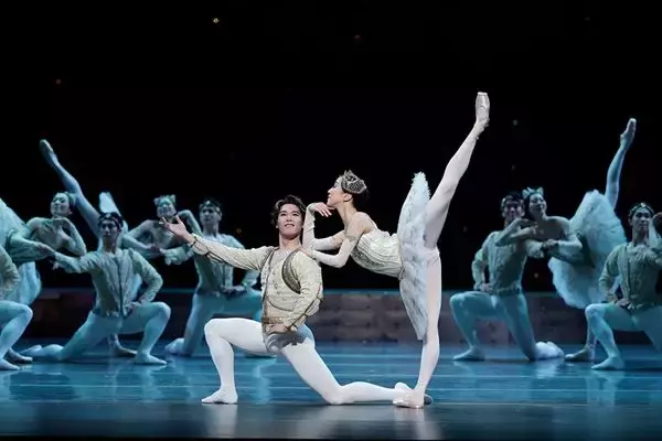 新国立劇場バレエ団『ライモンダ』舞台写真が到着　吉田都芸術監督「バレエ団にとって大切なレパートリーのひとつ」