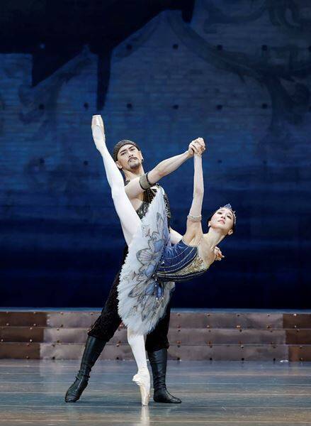 新国立劇場バレエ団『ライモンダ』舞台写真が到着　吉田都芸術監督「バレエ団にとって大切なレパートリーのひとつ」