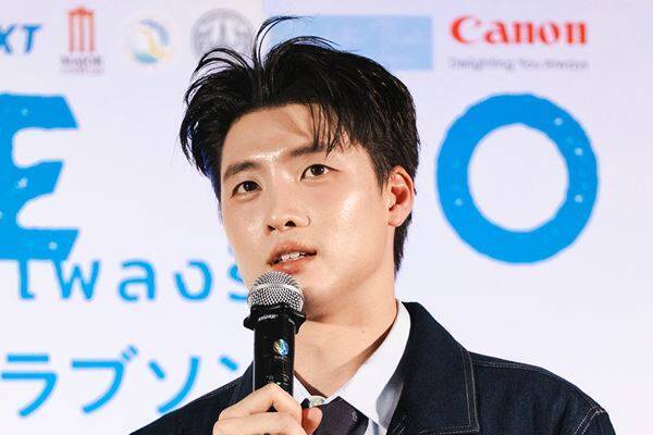 森崎ウィン＆向井康二がタイ語で挨拶！ 映画『（LOVE SONG）』バンコク・プレミア開催