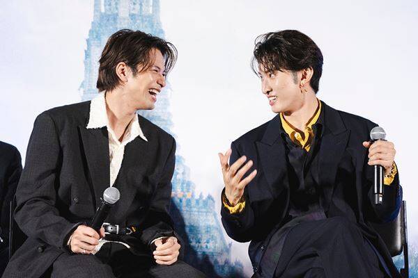 森崎ウィン＆向井康二がタイ語で挨拶！ 映画『（LOVE SONG）』バンコク・プレミア開催