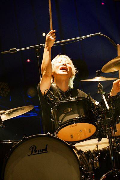 ストレイテナーの技巧がさらに輝いた『Sad And Beautiful Symphony』万雷の拍手に包まれた着席ライブをレポート