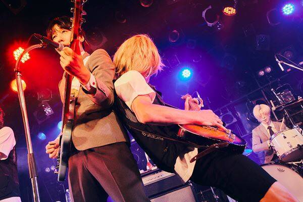 THE BAWDIES&ジャルジャルが異色の対バンツアー開催『LAUGH 'n' ROLL TOUR』東京公演レポート