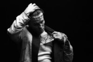 銃撃戦にカーチェイス、狂気的なダンスシーンも『ザ・ブライド！』愛と破壊の逃避行を捉えた本予告編公開