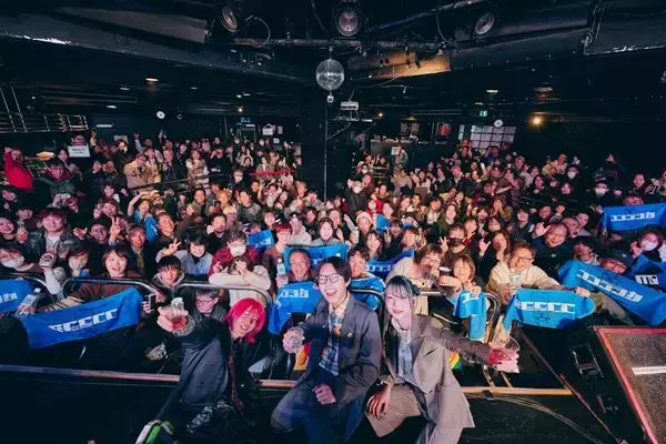 ココラシカ成人式ワンマン「純粋に音楽を好きな気持ちを忘れないように」二十歳の3人が魅せた等身大の瑞々しさと覚悟【オフィシャルレポート】