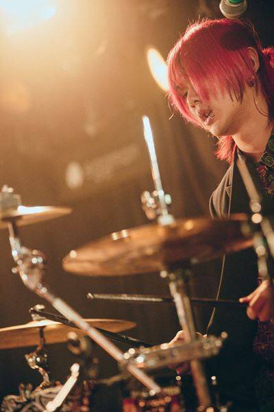 ココラシカ成人式ワンマン「純粋に音楽を好きな気持ちを忘れないように」二十歳の3人が魅せた等身大の瑞々しさと覚悟【オフィシャルレポート】