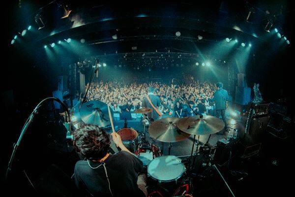 ルサンチマン、バンド史上最大規模のリキッドルームの夜！チケット完売で会場を揺らした『一生モノツアー』集大成