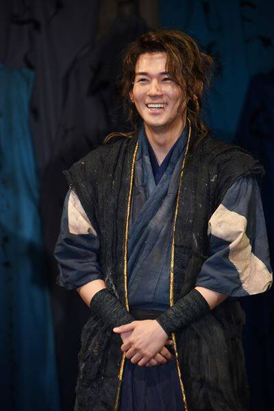 共演者が小瀧望（WEST.）をこぞって称賛！ 井上ひさしの幻の戯曲『うま－馬に乗ってこの世の外へ－』が開幕へ
