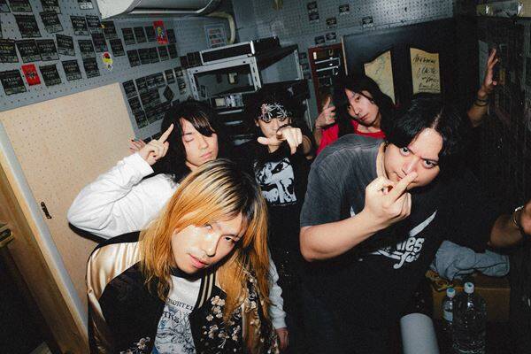 EverBrighteller、仙台の夜に新たな狼煙を上げた『Gigant Wave FINAL ~solo concert~』ライブレポート