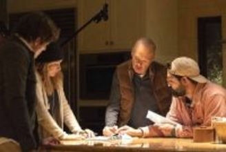 『殺し屋のプロット』マイケル・キートンら豪華キャスト＆製作陣の特別インタビュー映像公開