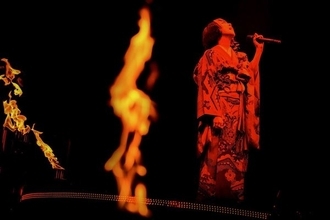 aiko、10年振りのカウントダウンライブ『Love Like Pop vol.24.9』終幕　ロングヘアをショートに！前回公演同様の振袖姿で登場！