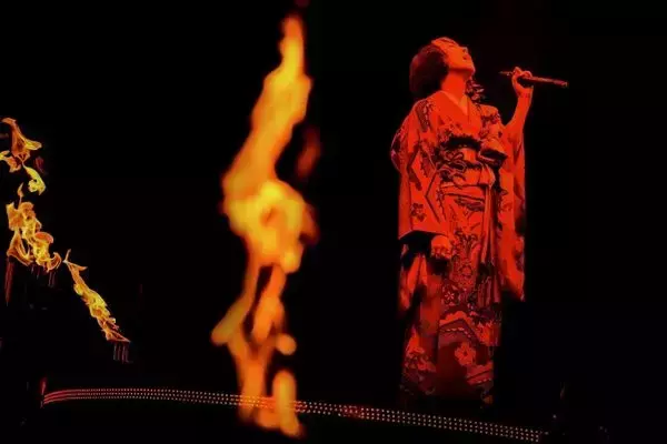 aiko、10年振りのカウントダウンライブ『Love Like Pop vol.24.9』終幕　ロングヘアをショートに！前回公演同様の振袖姿で登場！