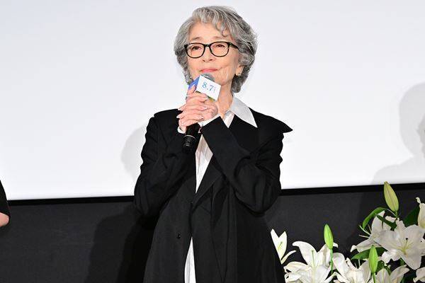 福原遥「当たり前が当たり前じゃない」 映画『あの星』完成披露試写会で777本の百合に包まれヒット祈願