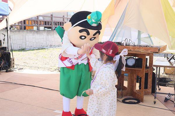 『映画クレヨンしんちゃん』最新作、秋田県で大々的なキャンペーンを実施　家族全員が妖怪化した新スチールも解禁