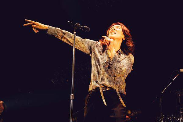 「君たちとのロックンロールに恋していたいです！」吉井和哉の「横綱曲」と東北への想いが熱く咲き誇った、 約4年ぶりソロツアー・仙台ファイナル公演【オフィシャルレポート】