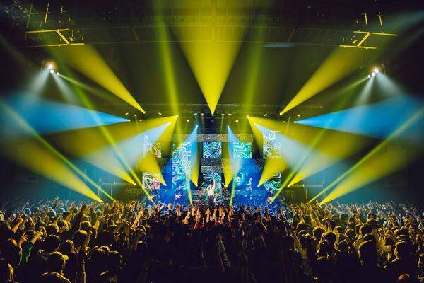 「君たちとのロックンロールに恋していたいです！」吉井和哉の「横綱曲」と東北への想いが熱く咲き誇った、 約4年ぶりソロツアー・仙台ファイナル公演【オフィシャルレポート】