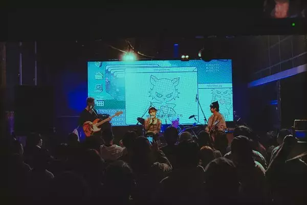 【ロイヤルギャル ライブレポート】初主催イベント東京編はMaverick Mom、三四少女を迎えて開催！三者三様のパフォーマンスで魅せた新世代バンドの共演を完全レポート