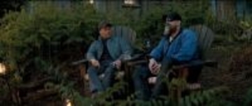 ステイサム専属の武器ソムリエ!?『ワーキングマン』頼れる戦友役デヴィッド・ハーバー場面カット公開