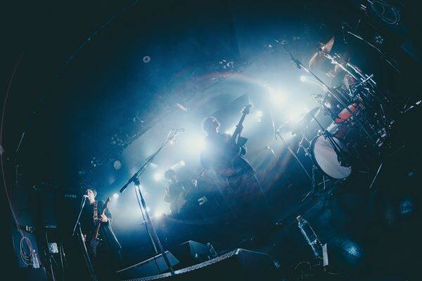 urema、9年の沈黙を破った東名阪ツアー初日新代田FEVER公演をレポート  止まっていたマシンを通電させ満員のフロアを沸かせた奇跡の夜