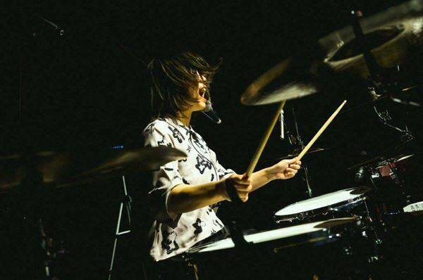 盟友TETORAを迎えたツアーファイナルでカネヨリマサルが見せた決意「みんなの太陽みたいなバンドになります！」【ライブレポート】