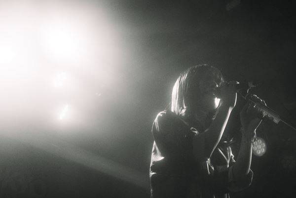 八生 × 丸山純奈、四国出身のふたりが対照的な歌声を渋谷に響かせた『ハチヨンナイト』完全レポート！「この冬を暖めるような空気感で幸せな1日」