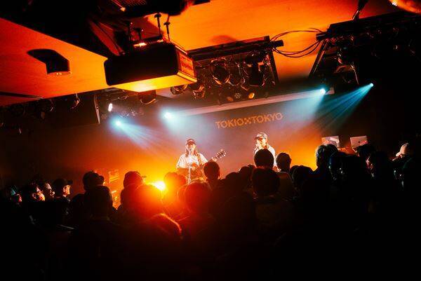 八生 × 丸山純奈、四国出身のふたりが対照的な歌声を渋谷に響かせた『ハチヨンナイト』完全レポート！「この冬を暖めるような空気感で幸せな1日」