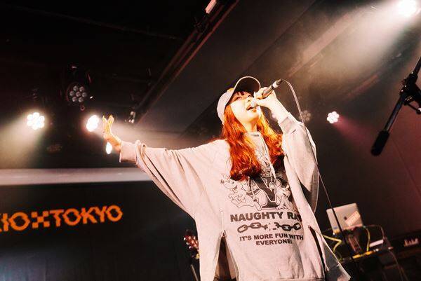 八生 × 丸山純奈、四国出身のふたりが対照的な歌声を渋谷に響かせた『ハチヨンナイト』完全レポート！「この冬を暖めるような空気感で幸せな1日」