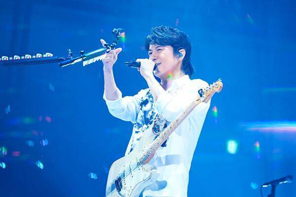 福山雅治、日本武道館の360度ステージで「会いたかったですよ、ライブハウス武道館！」『超新星』のジャケット初公開も！