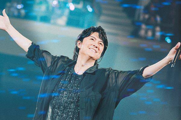 福山雅治、日本武道館の360度ステージで「会いたかったですよ、ライブハウス武道館！」『超新星』のジャケット初公開も！