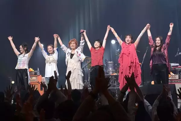 岸谷香、恒例の自主企画『岸谷香感謝祭 2026』 BONNIE PINK、吉岡聖恵（いきものがかり）を迎え、 満員の EX-THEATER ROPPONGI で開催！