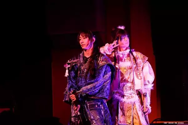 荒牧慶彦＆福澤侑、剣劇「三國志演技～曹魏」上演中　壮絶な対立劇から、歌・ダンス・ゲームの“お祭り騒ぎ”まで魅力満載